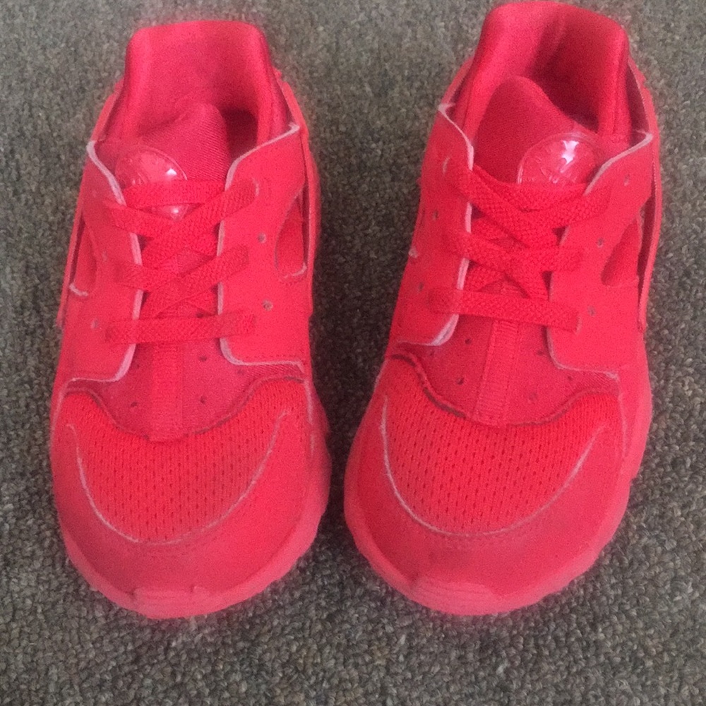 Size 10c red huaraches.